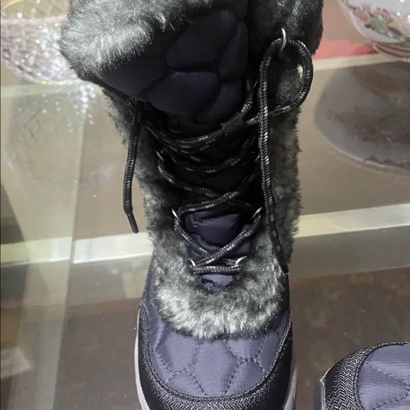 L.L. Bean Women's Quilted faux Fur-Lined Boots - Black/Grey - Picture 6 of 7